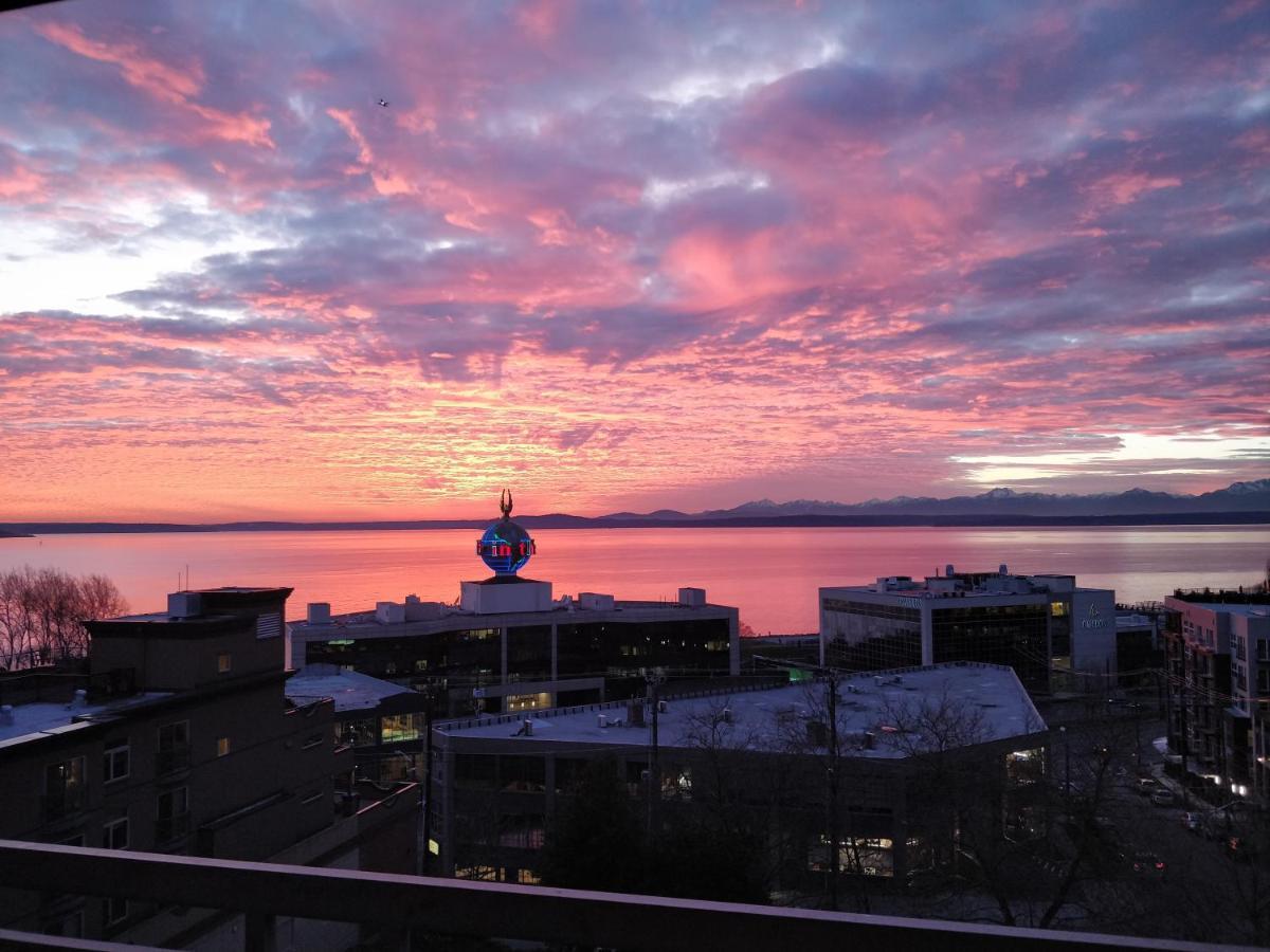 Top Floor Water View Oasis Near Space Needle & Cruise 시애틀 외부 사진