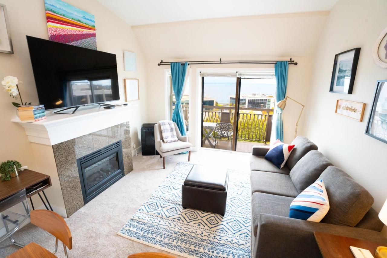 Top Floor Water View Oasis Near Space Needle & Cruise 시애틀 외부 사진