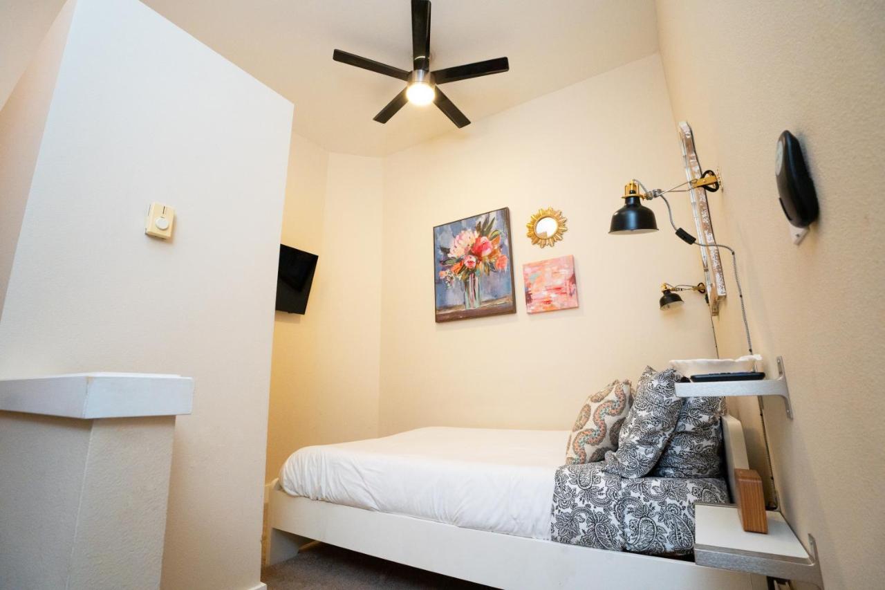Top Floor Water View Oasis Near Space Needle & Cruise 시애틀 외부 사진