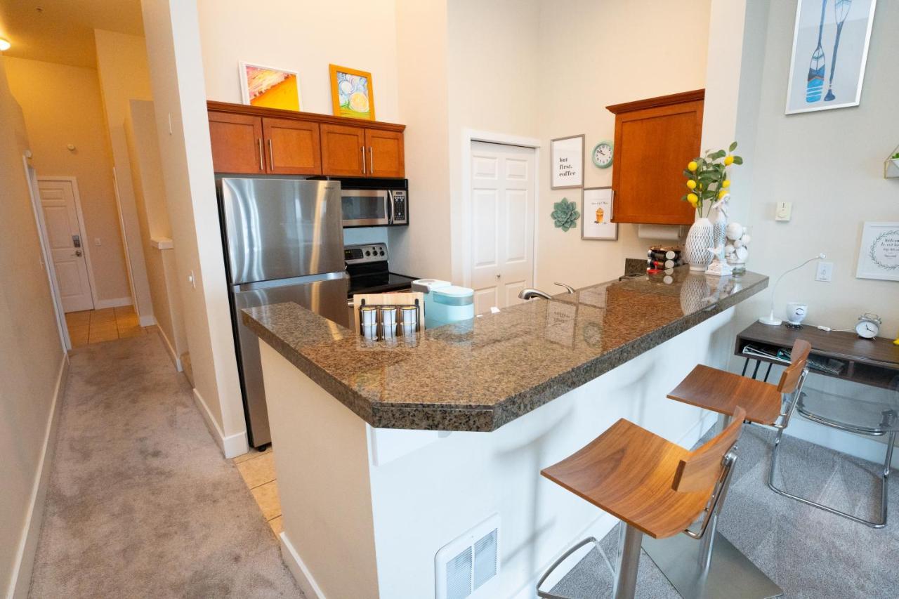 Top Floor Water View Oasis Near Space Needle & Cruise 시애틀 외부 사진