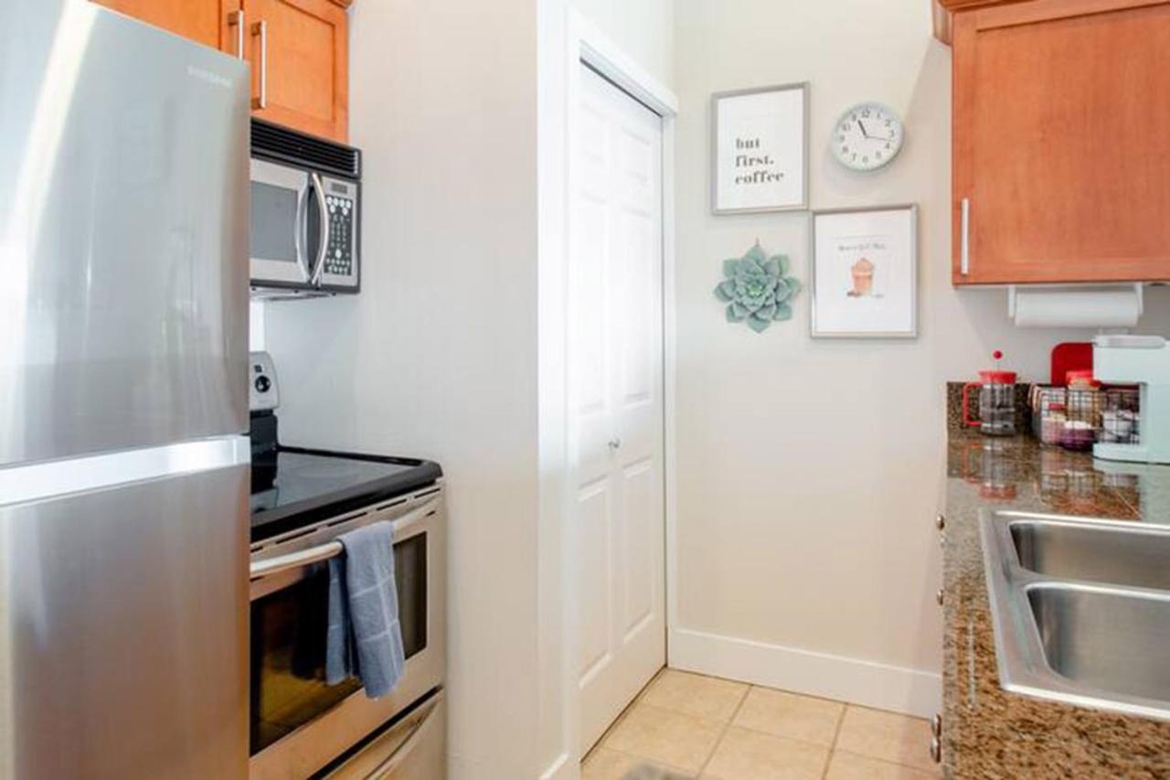 Top Floor Water View Oasis Near Space Needle & Cruise 시애틀 외부 사진