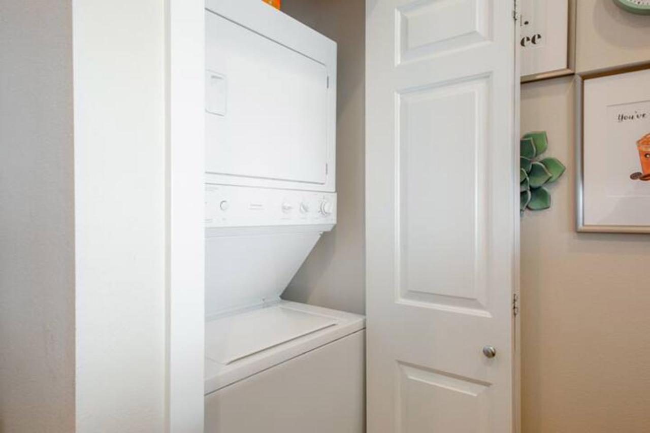 Top Floor Water View Oasis Near Space Needle & Cruise 시애틀 외부 사진